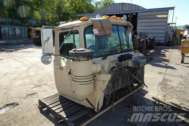 Mack RD690S Kabíny a interiér