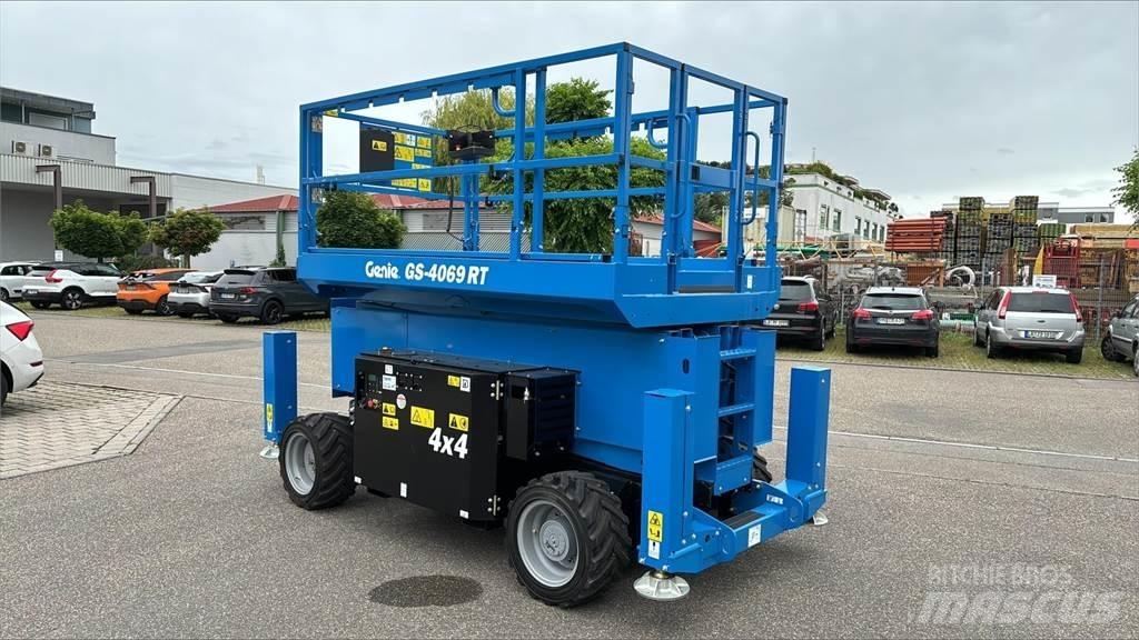 Genie GS-4069 RT Nožnicové zdvíhacie plošiny