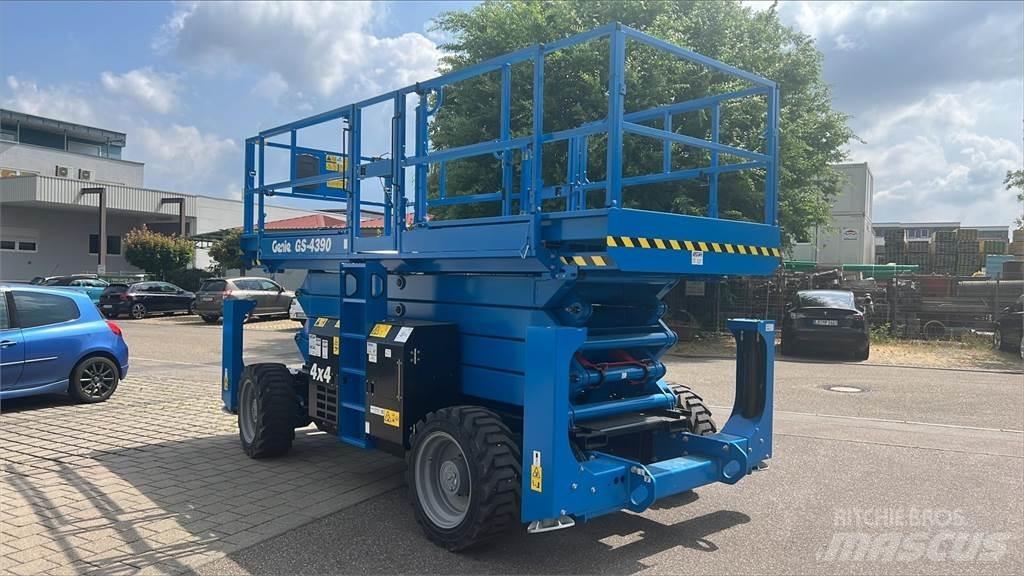 Genie GS-4390RT Nožnicové zdvíhacie plošiny