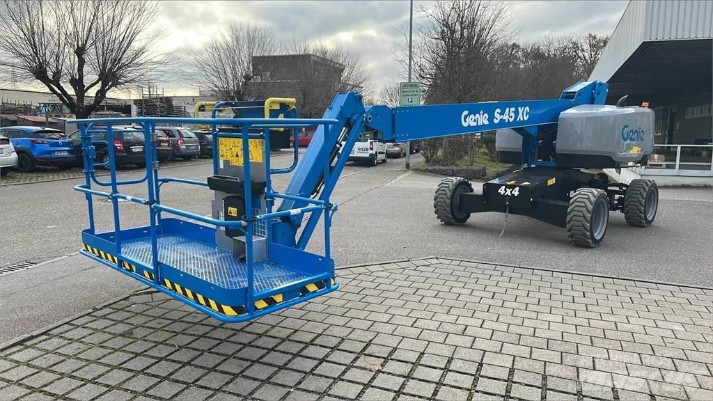 Genie S-45 XC Kĺbové plošiny