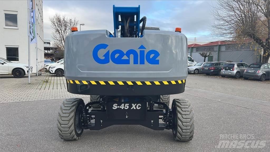 Genie S-45 XC Kĺbové plošiny