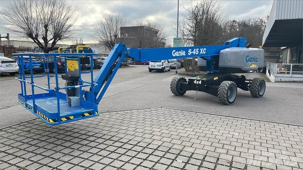 Genie S-45 XC Kĺbové plošiny