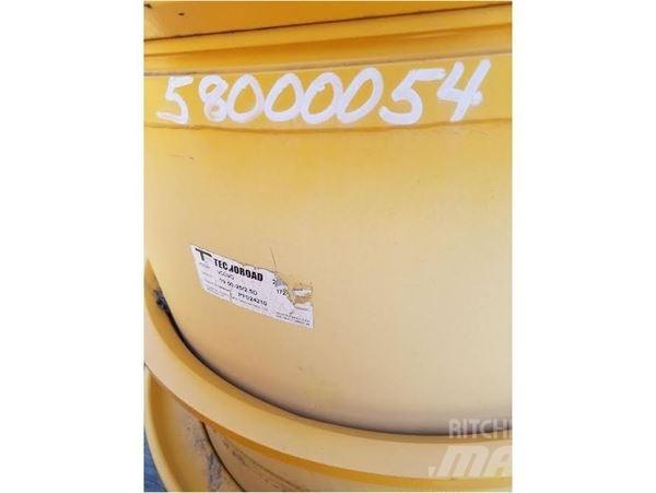 Volvo A25F Pneumatiky, kolesá a ráfiky
