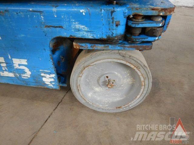 Genie GR-15 Kĺbové plošiny