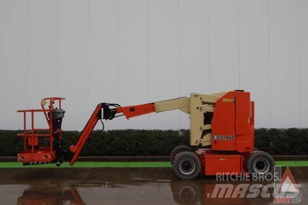 JLG E300AJP Kĺbové plošiny