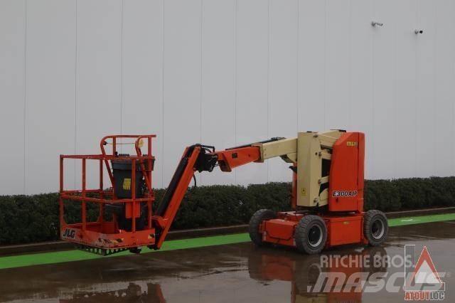 JLG E300AJP Kĺbové plošiny