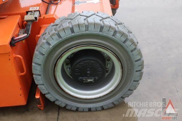 JLG E300AJP Kĺbové plošiny