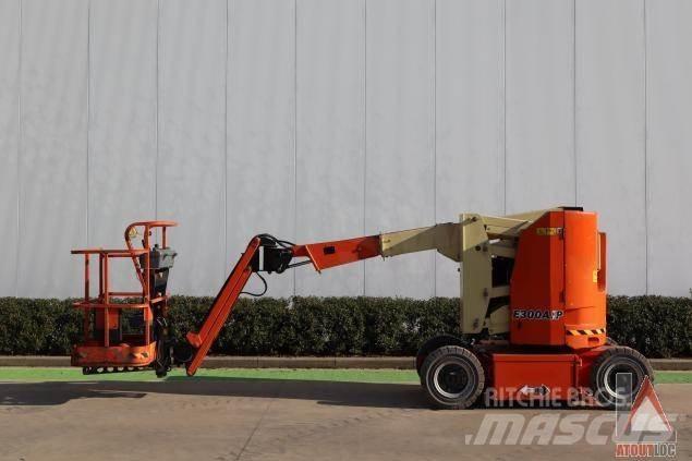 JLG E300AJP Kĺbové plošiny