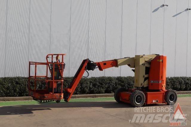 JLG E300AJP Kĺbové plošiny