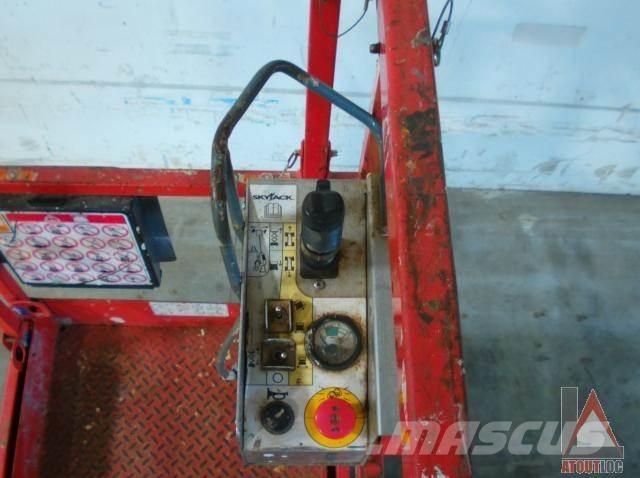 SkyJack SJ3219 Kĺbové plošiny