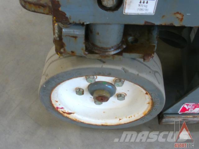 SkyJack SJ3219 Kĺbové plošiny