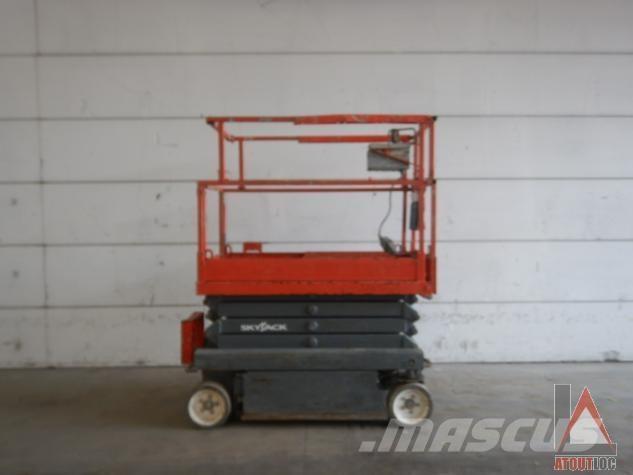 SkyJack SJ3219 Kĺbové plošiny