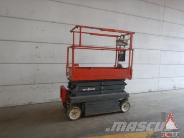 SkyJack SJ3219 Kĺbové plošiny