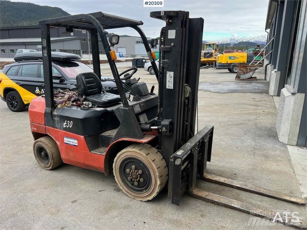  Gaffeltruck FG301 Iné