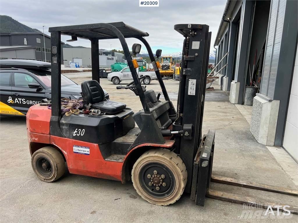  Gaffeltruck FG301 Iné