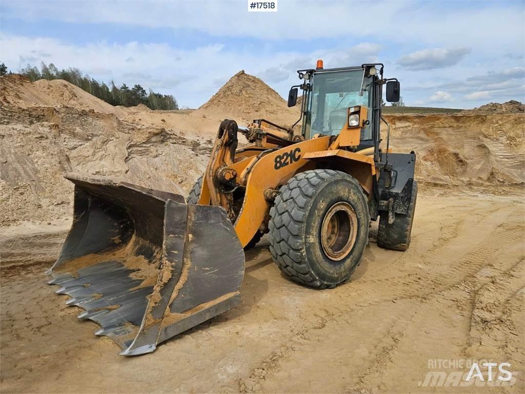 CASE 821C Kolesové nakladače