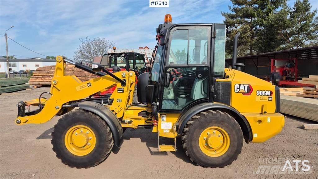 CAT 906M Kolesové nakladače