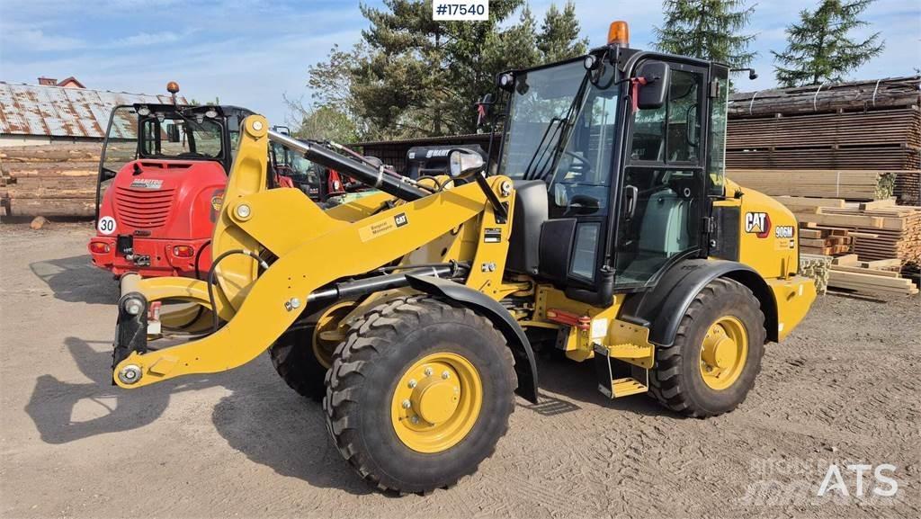 CAT 906M Kolesové nakladače