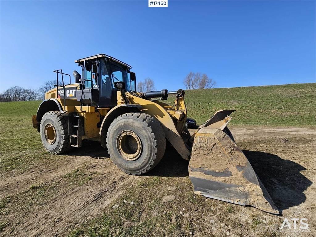CAT 966M Kolesové nakladače