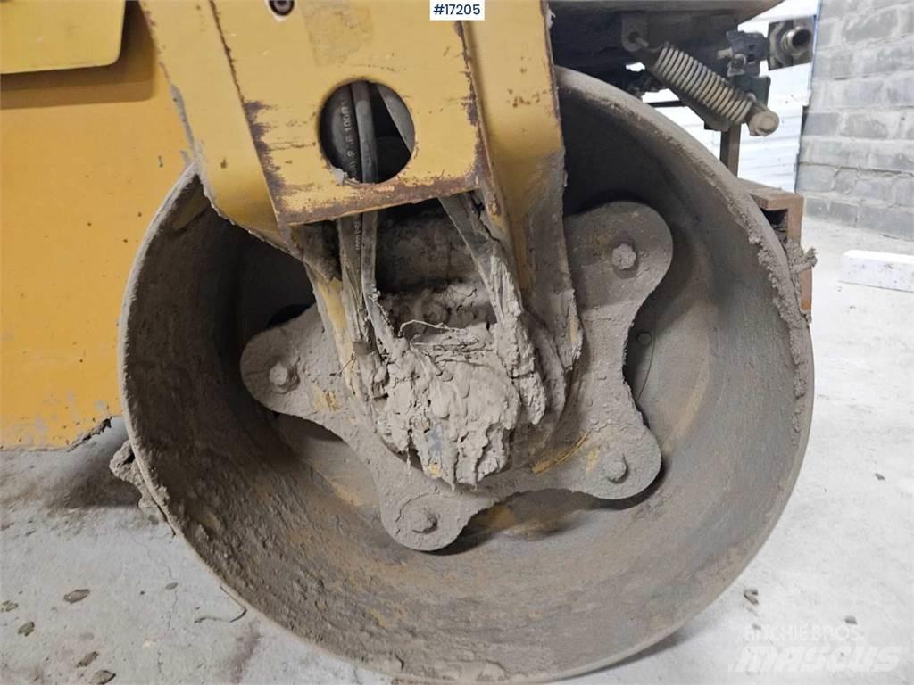 CAT CB24 Tandemové valce
