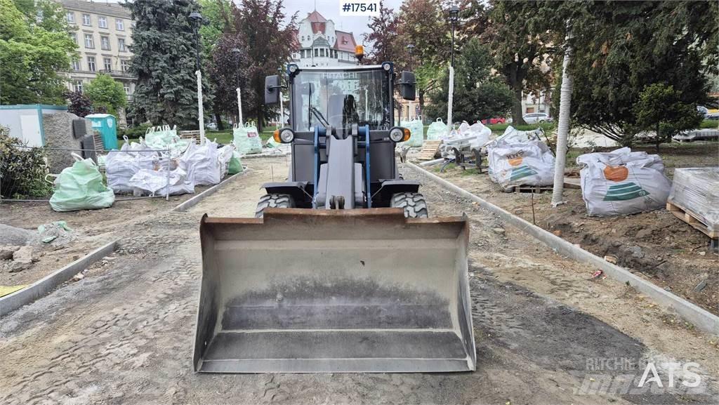 Hitachi ZW 75 Kolesové nakladače