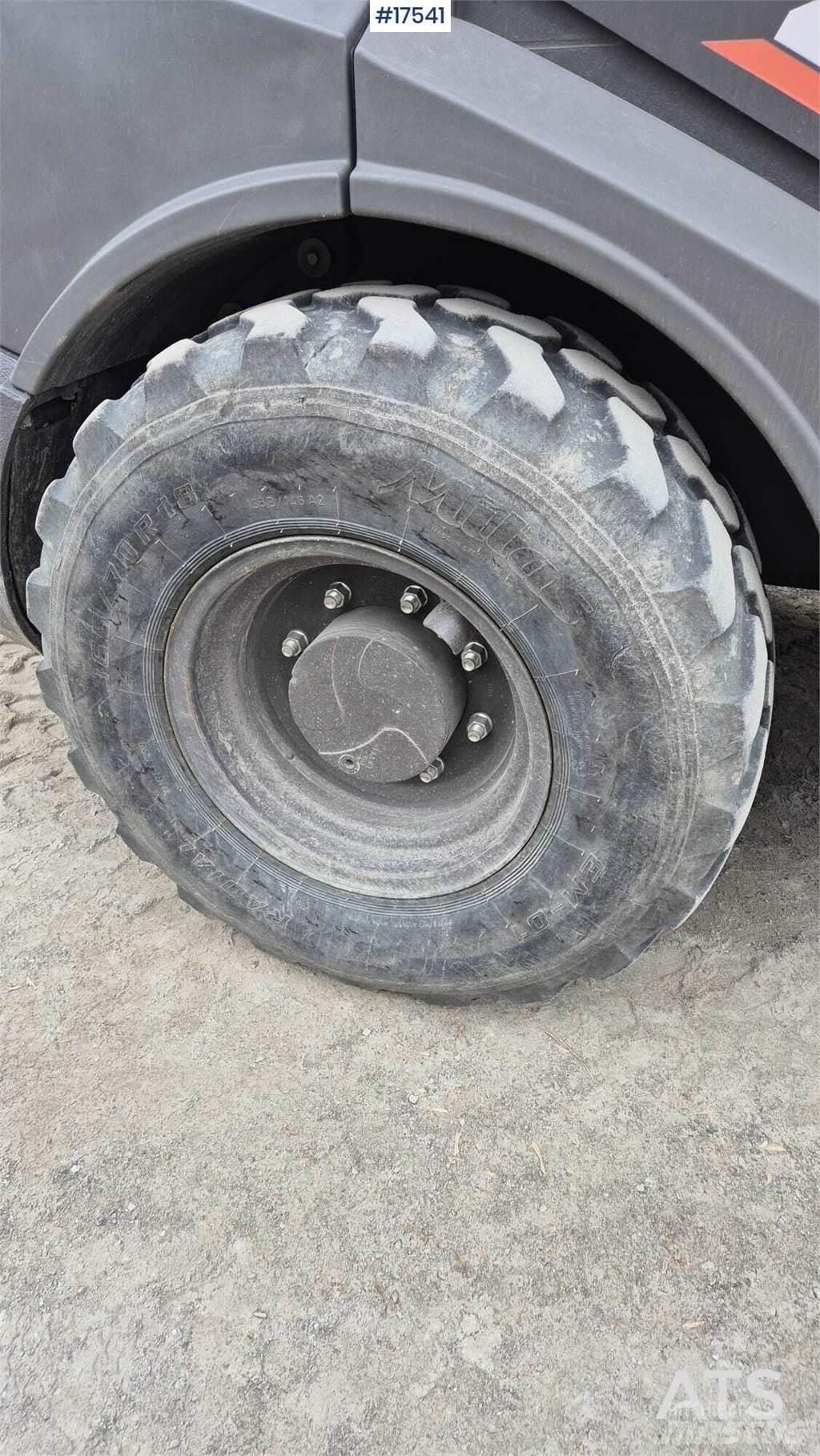 Hitachi ZW 75 Kolesové nakladače