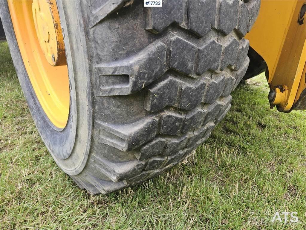 JCB 4CX Rýpadlo-nakladače