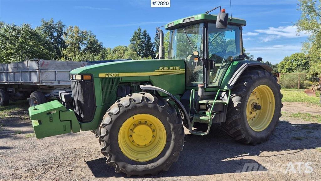 John Deere 8200 Traktory
