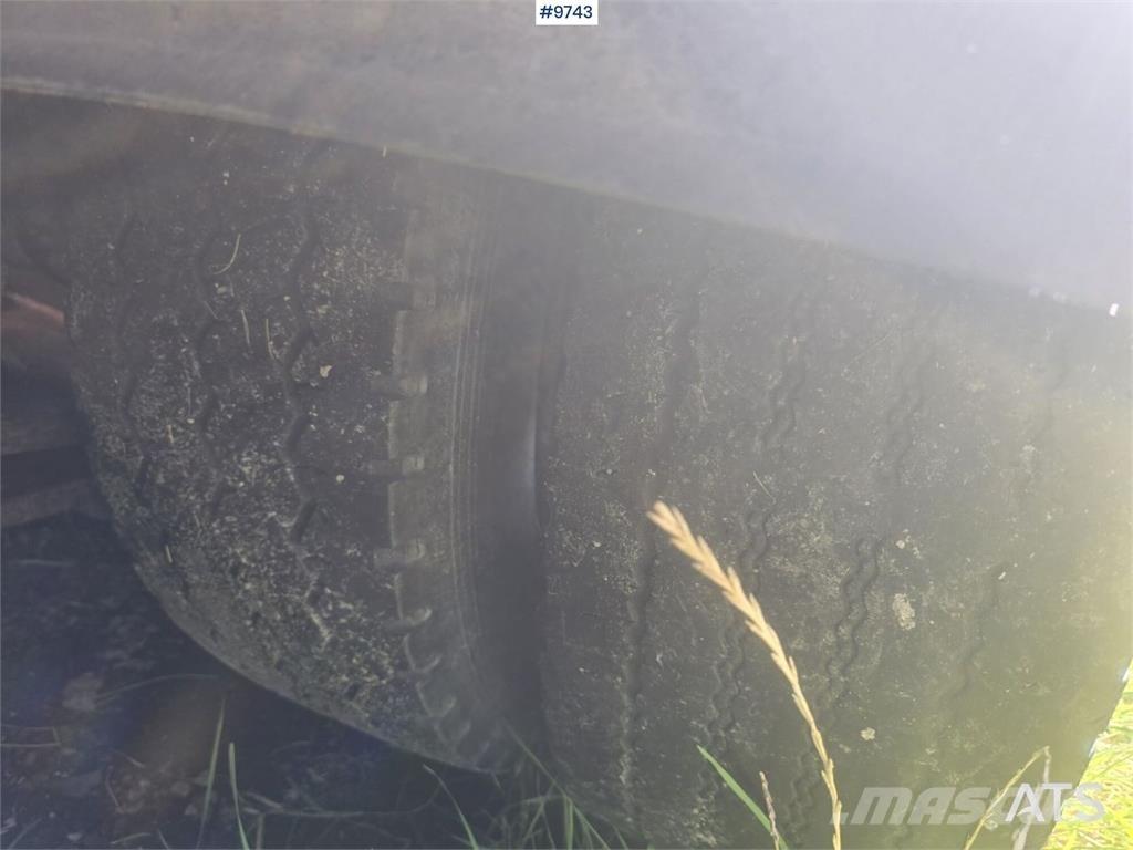 Ekeri L-3 Skriňové návesy