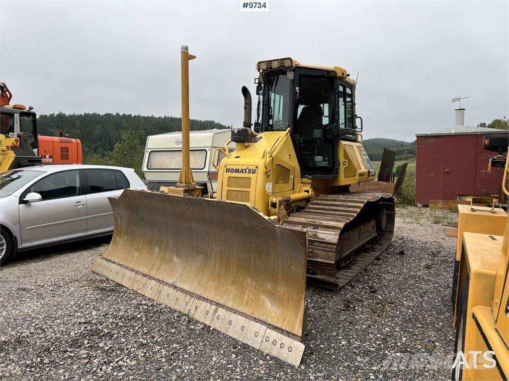 Komatsu D51PX-22 Pásové dozéry