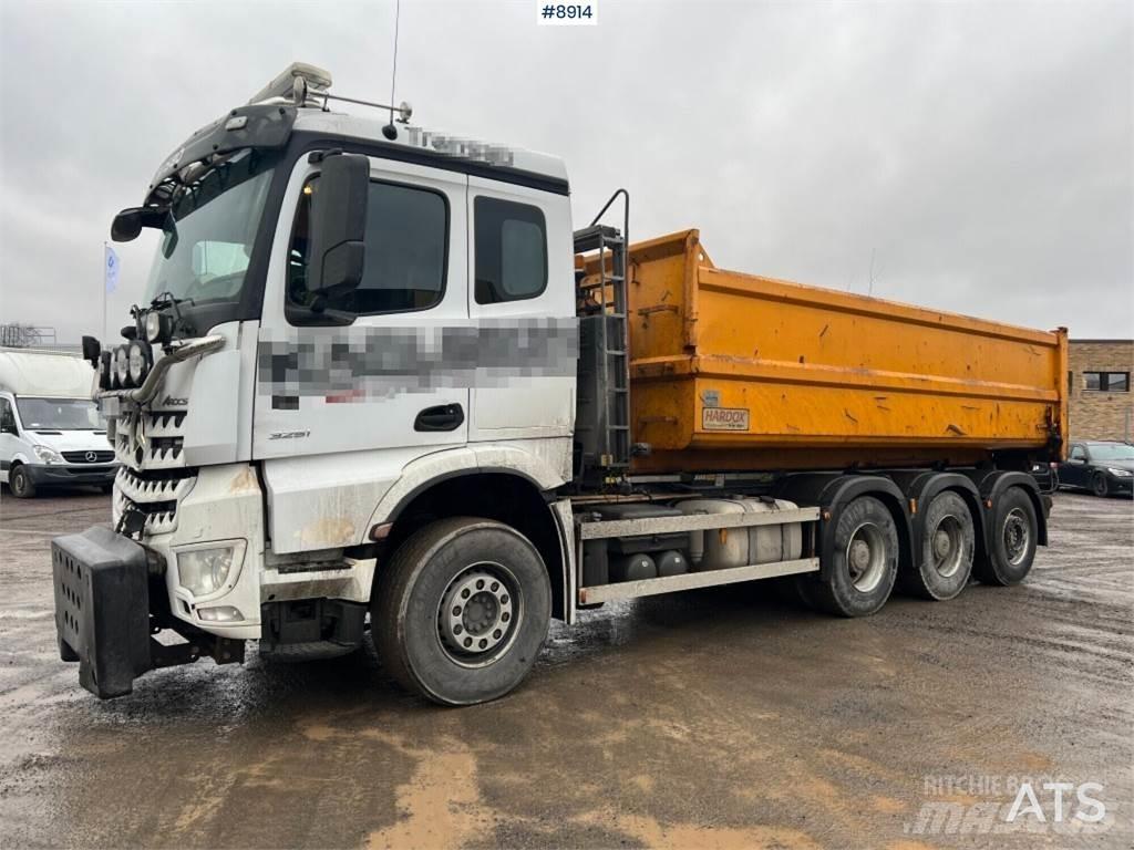 Mercedes-Benz Arocs Hákový nosič kontajnerov