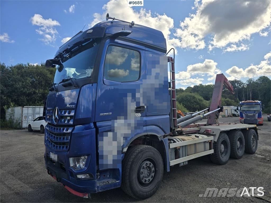 Mercedes-Benz Arocs Hákový nosič kontajnerov