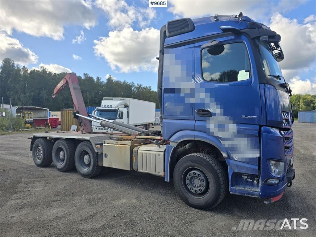 Mercedes-Benz Arocs Hákový nosič kontajnerov