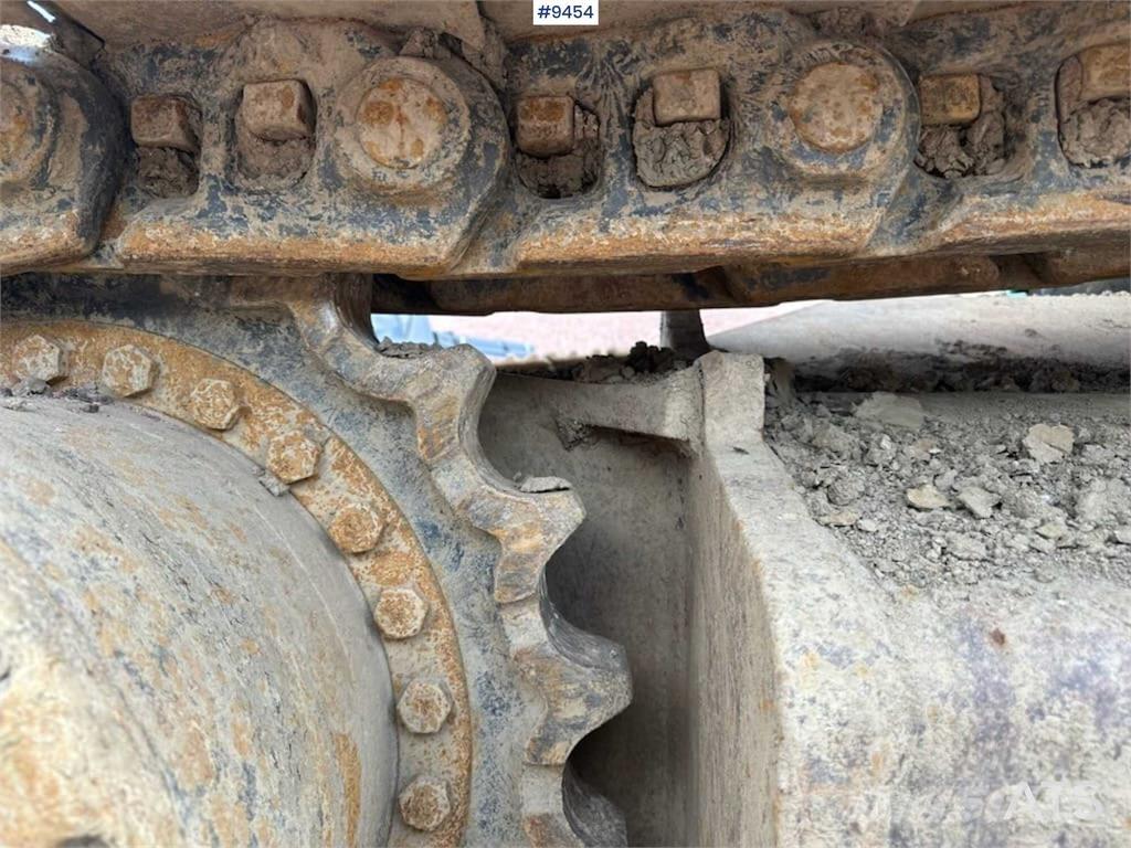 New Holland E385 Pásové rýpadlá