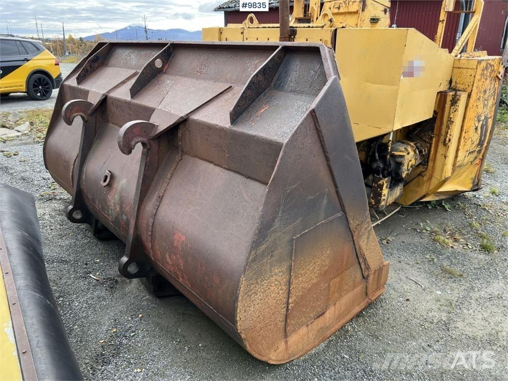 Volvo L180C Kolesové nakladače