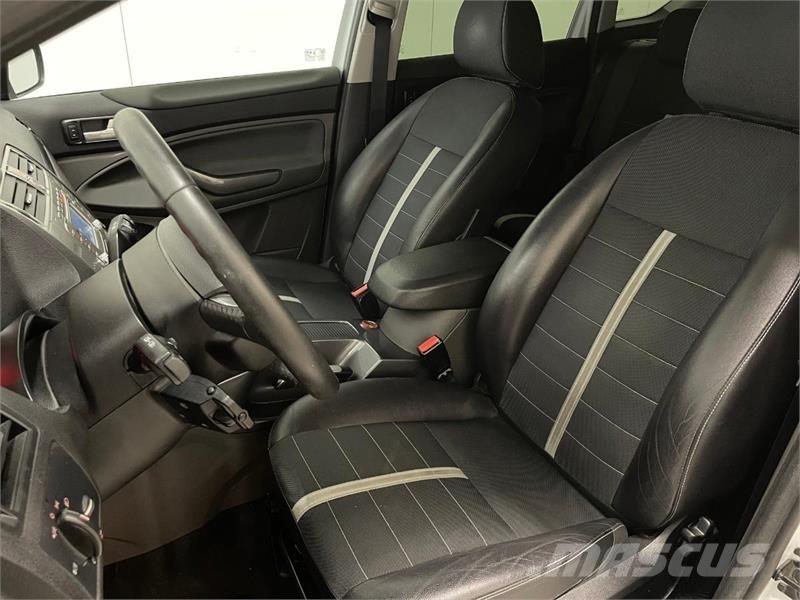 Ford Kuga Automobily