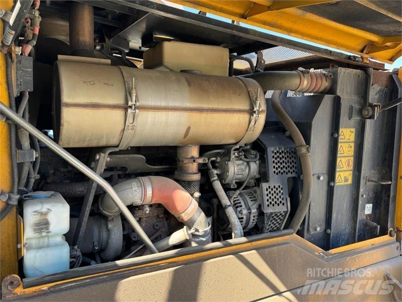 JCB 416k Kolesové nakladače