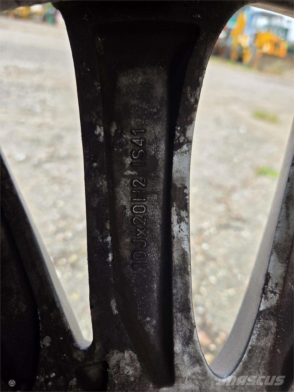 BMW  Pneumatiky, kolesá a ráfiky