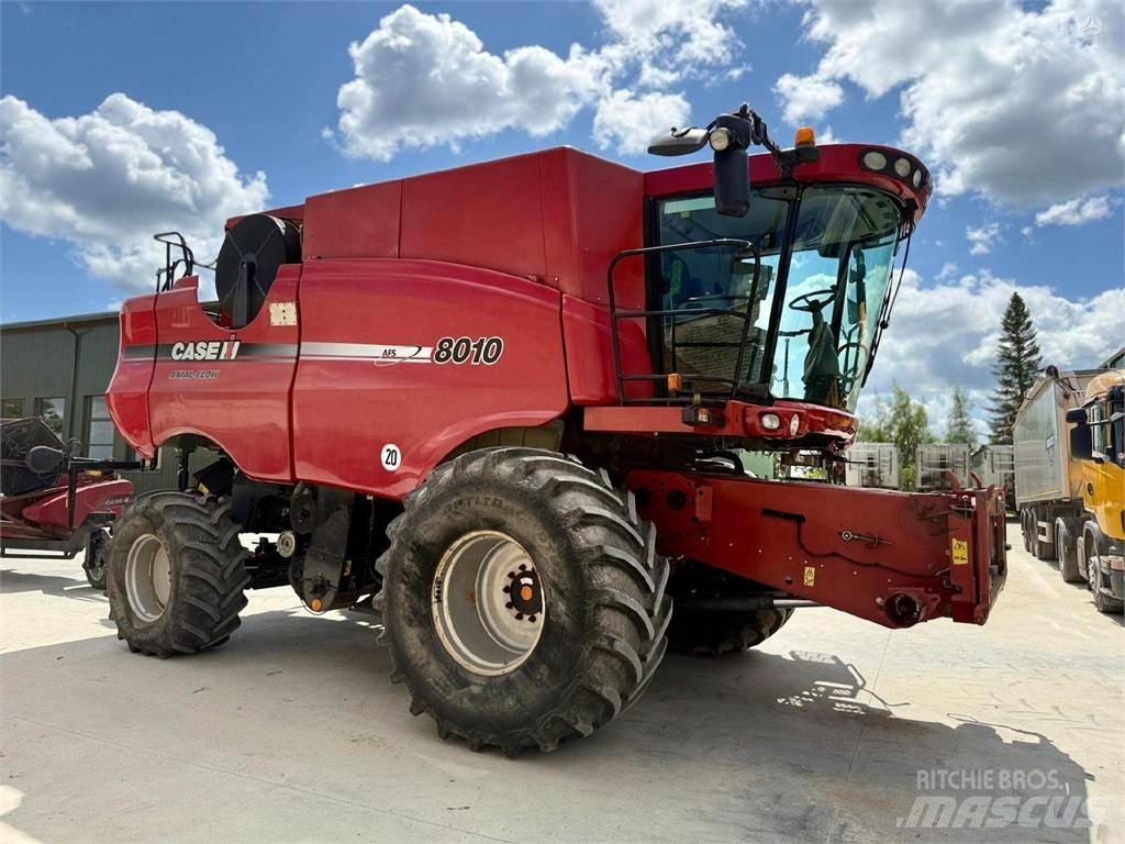 Case IH 8010 Kombinované zberacie stroje