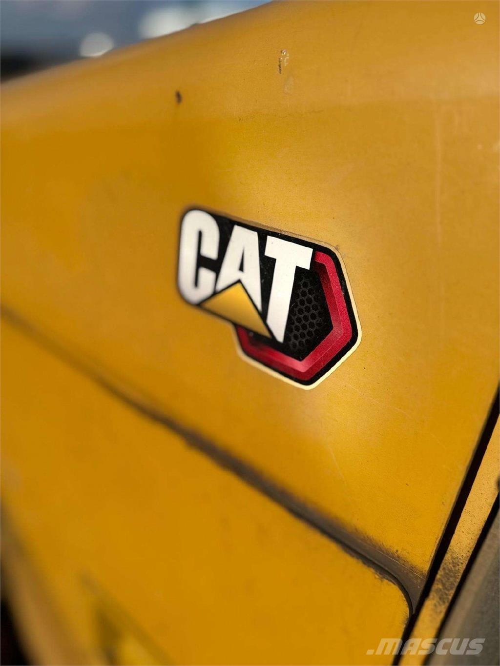 CAT D5 K Pásové dozéry