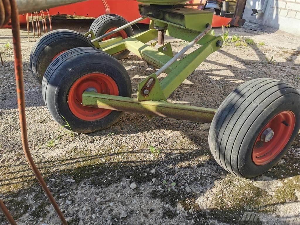 CLAAS Liner 430s Obracače a zhrabovače sena