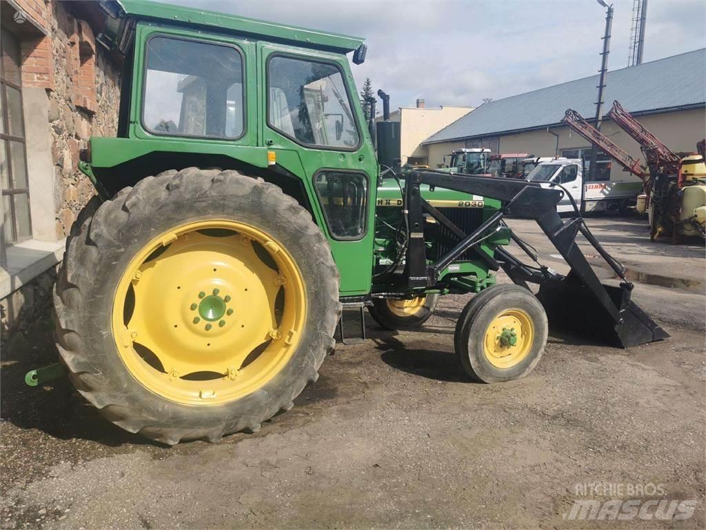 John Deere 2030 Traktory