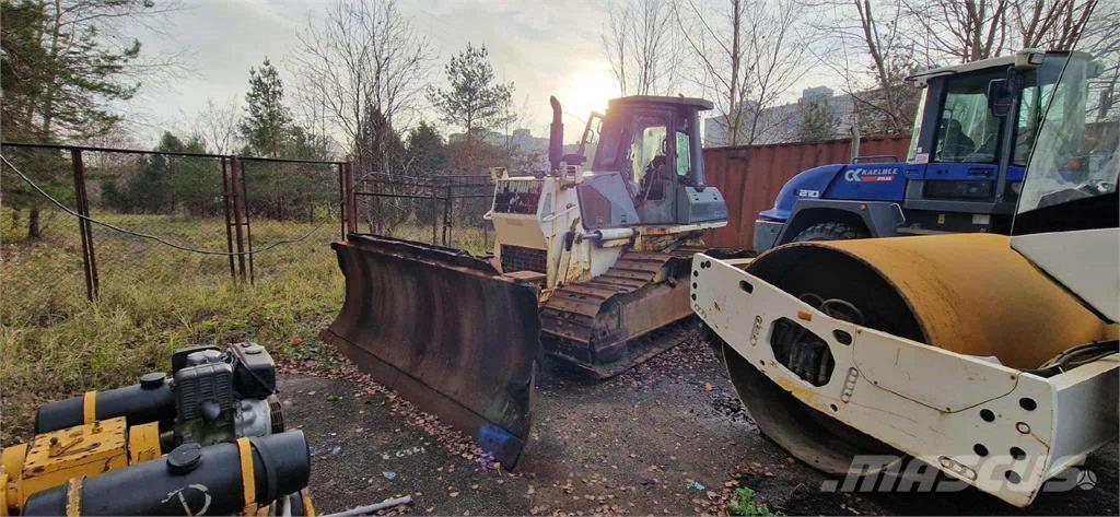 Komatsu D61PX-12 Pásové dozéry