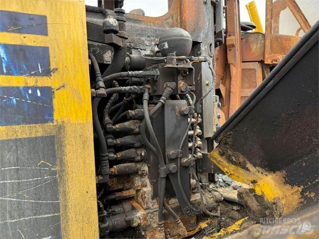 Komatsu D65WX-18 Pásové dozéry