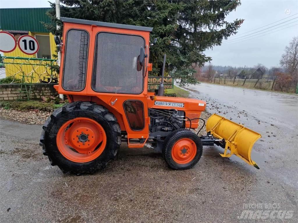 Kubota L245dt Traktory
