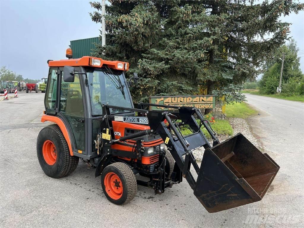 Kubota ST-30 Traktory