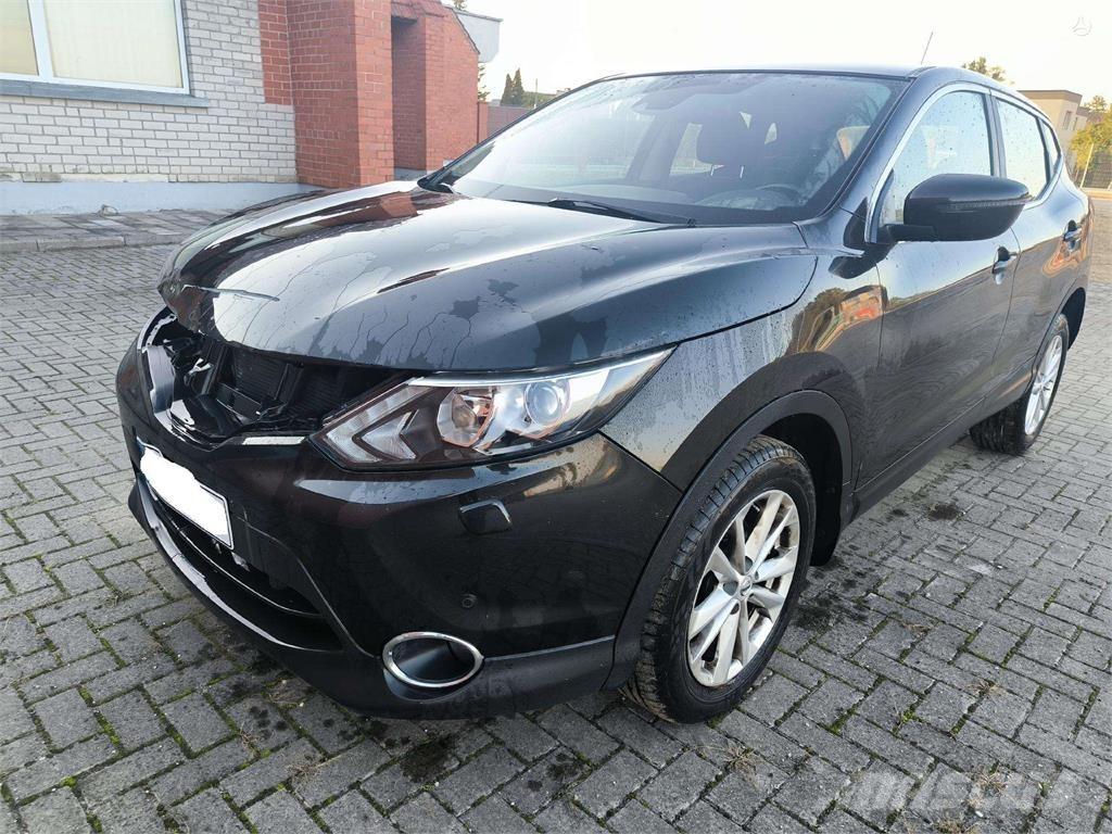 Nissan  Automobily