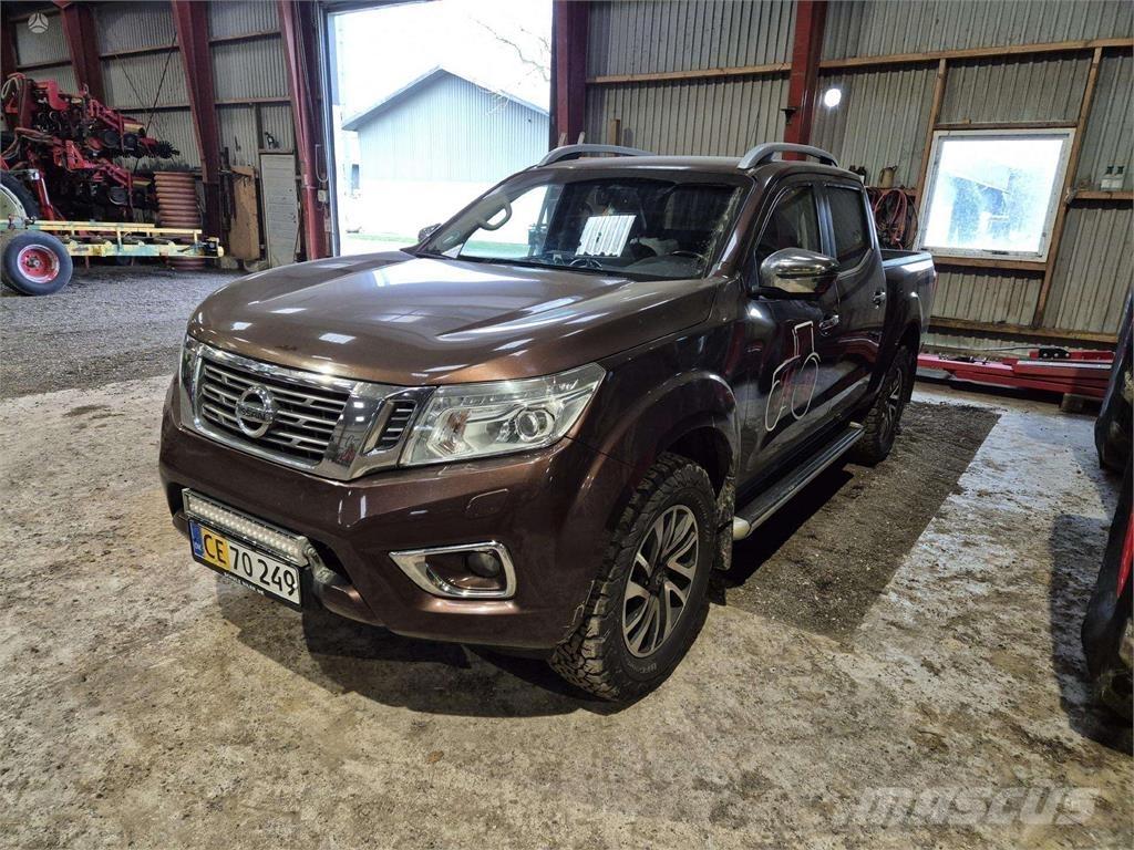 Nissan  Automobily