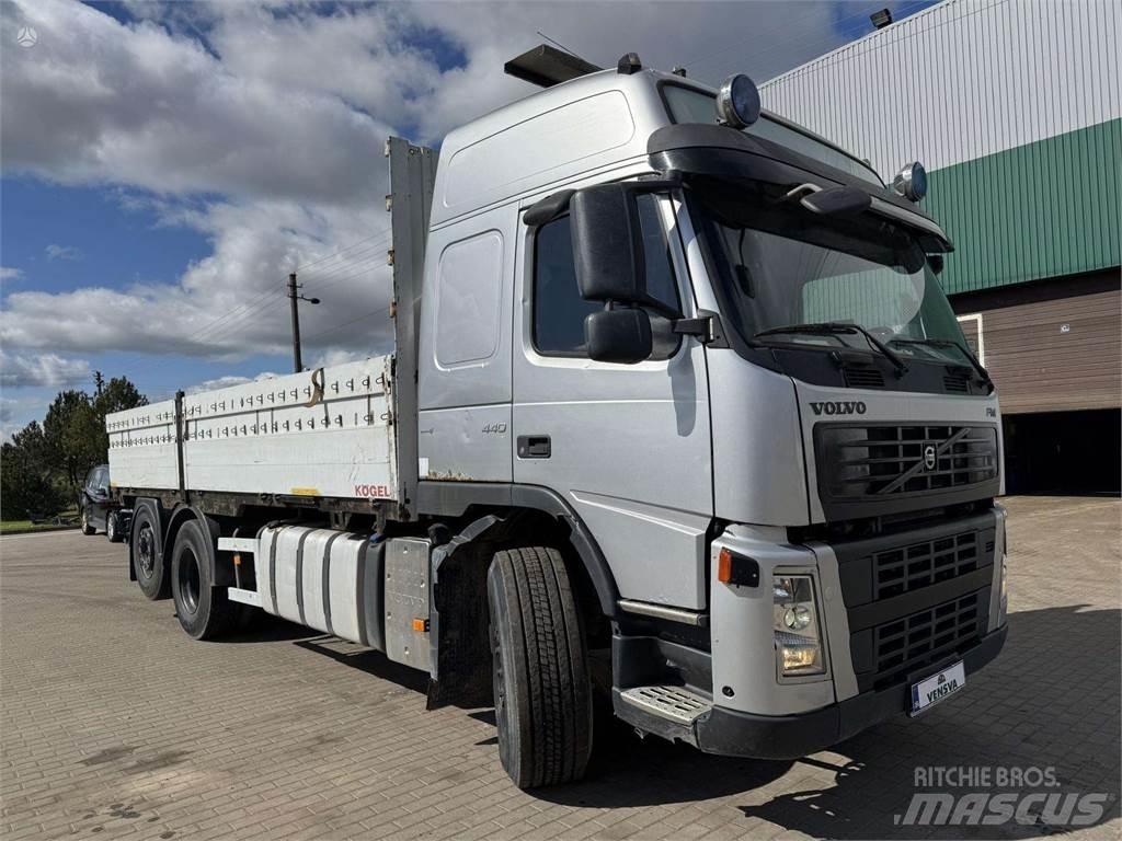 Volvo FM 440 6x2 Plošinové nákladné automobily/nákladné automobily so sklápacími bočnicami
