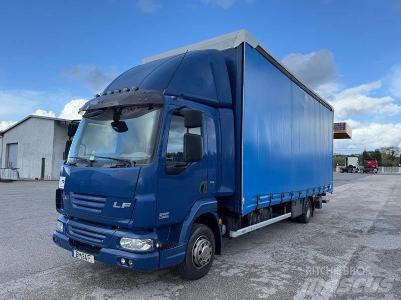 DAF LF 220 Nákladné vozidlá s bočnou zhrnovacou plachtou